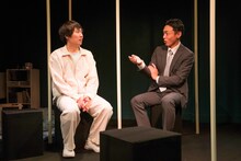 東京夜光「世界の終わりで目をつむる」より。（撮影：林亮太）