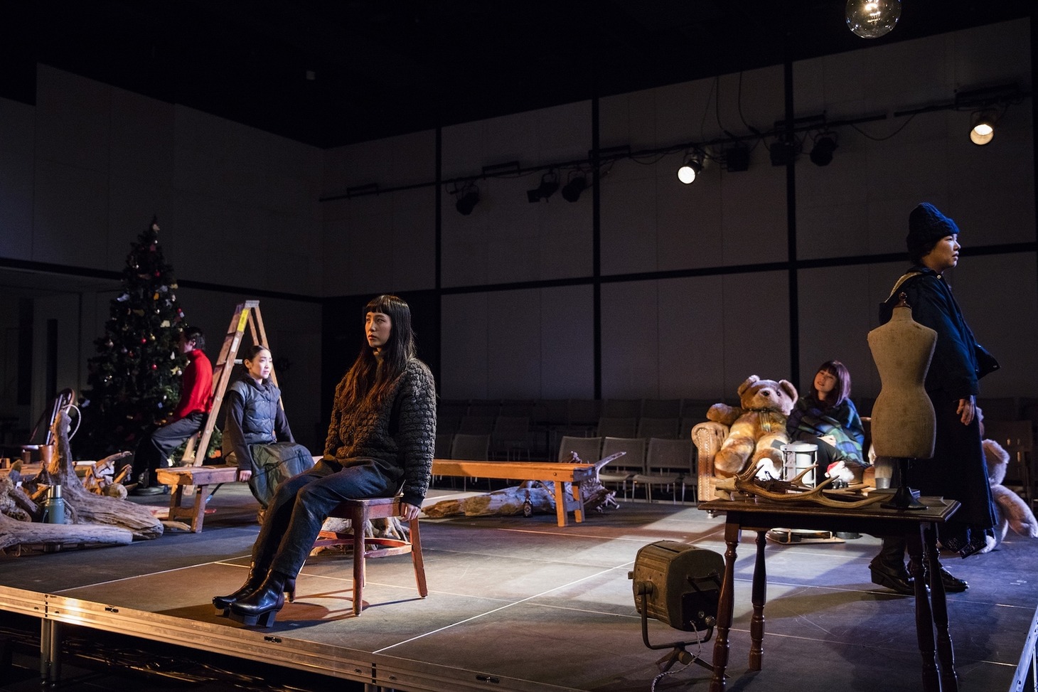 mum & gypsy × trippen「BOOTS」より。（撮影：井上佐由紀）