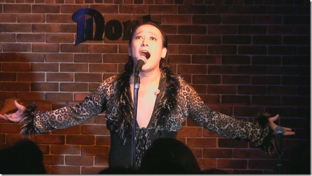 右近健一が舞台芸術を音楽劇から紐解く、劇団☆新感線やシャンソンを語るトーク