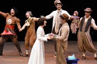 2016年上演の「サーカス物語」より。(c)HIRAO Masashi