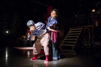 2016年上演の俳優発案企画「青森県のせむし男」より。（Photo by NAKAO Eiji）(c)SPAC