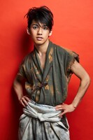 田村升吾扮する助六。