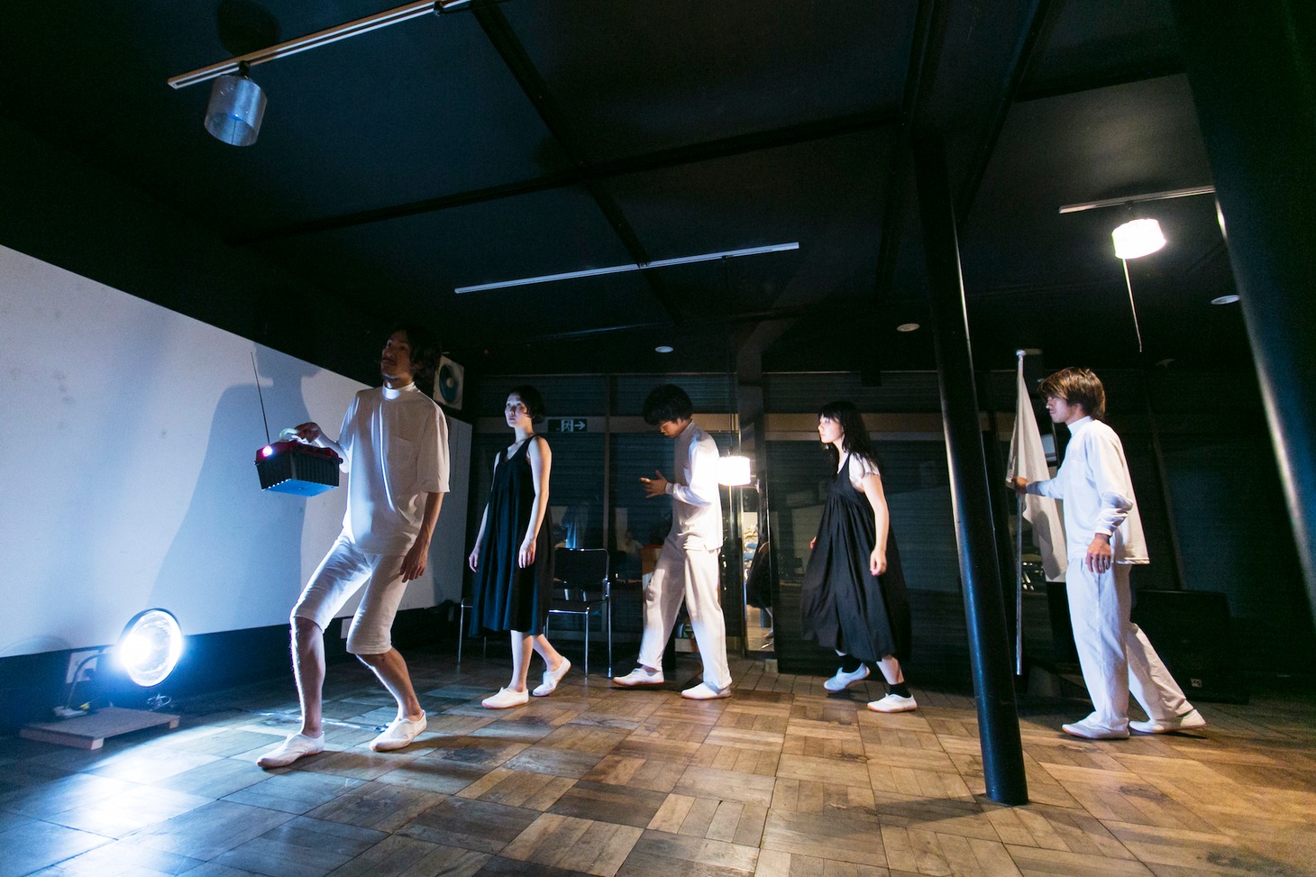 「バルパライソの長い坂をくだる話」より。（photo by Yoshikazu Inoue）