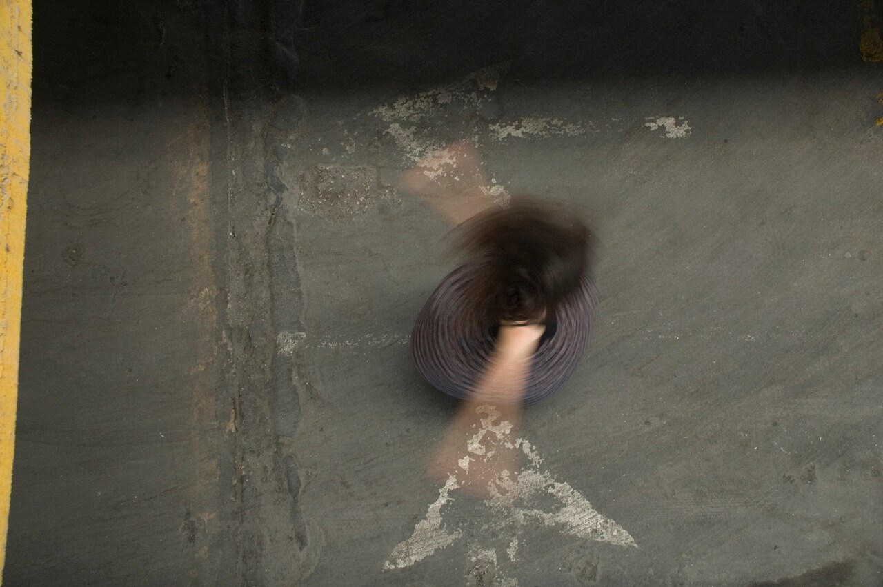 舞台は数千年後の未来、エラ・ホチルドが描き出す「Futuristic Space」