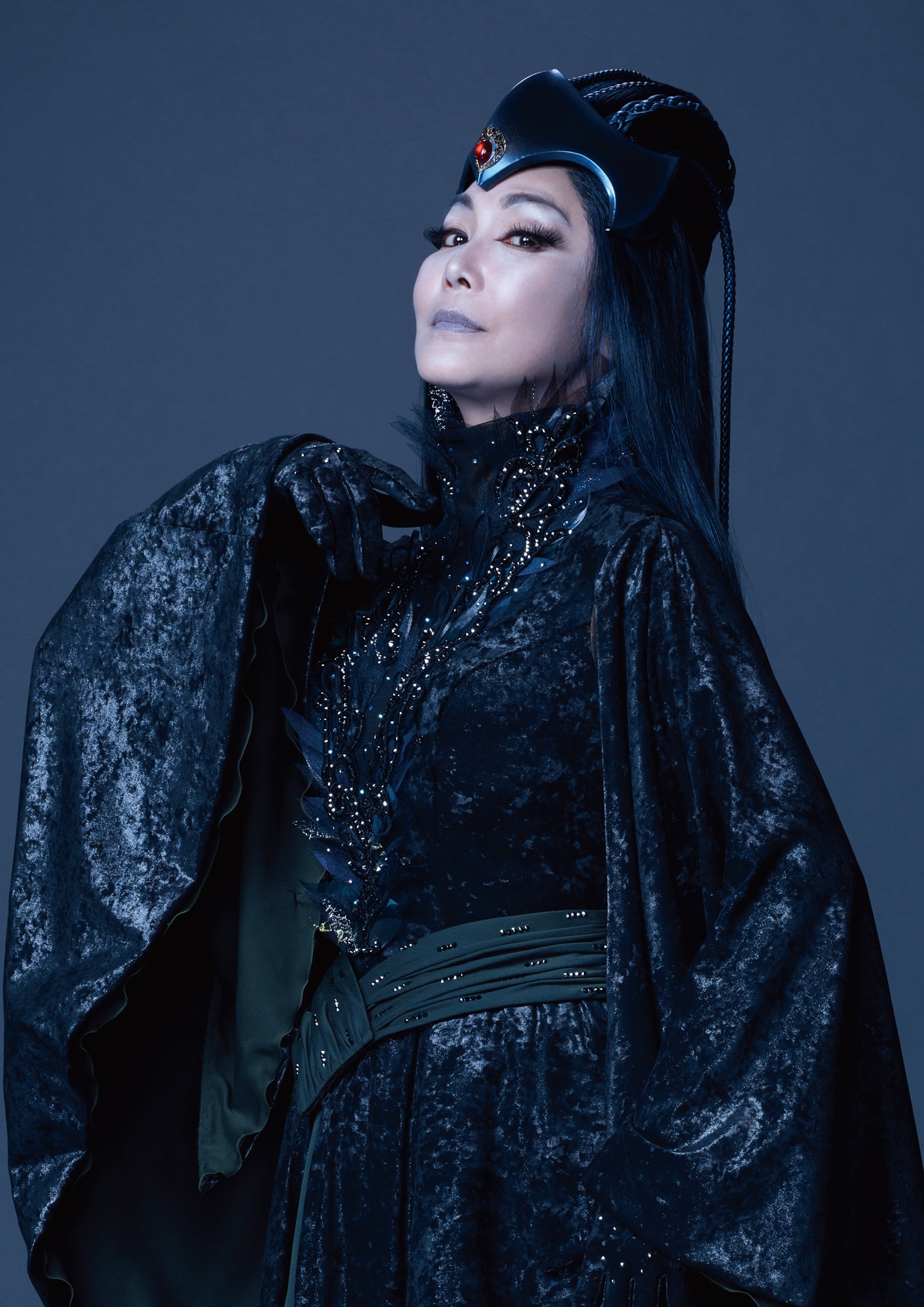 浅野温子扮するプロメシューム。