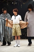 「半袖短パンで……小5です!」と衣装を示す深澤大河。