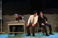 東根作寿英俳優生活30周年記念公演「Boss&Police～ガケデカ後藤誠一郎～」より。