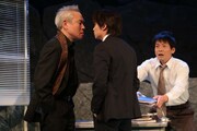 東根作寿英俳優生活30周年記念公演「Boss&Police～ガケデカ後藤誠一郎～」より。