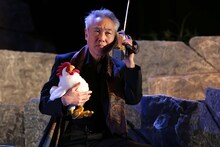 東根作寿英俳優生活30周年記念公演「Boss&Police～ガケデカ後藤誠一郎～」より。