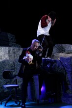 東根作寿英俳優生活30周年記念公演「Boss&Police～ガケデカ後藤誠一郎～」より。