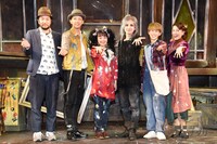 「スケリグ」囲み取材より。左からウォーリー木下、金子昇、渡辺菜花、浜中文一、末澤誠也（関西ジャニーズJr.）、瀬戸カトリーヌ。