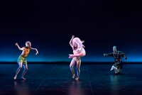 笠井叡迷宮ダンス公演「高丘親王航海記」より。（撮影：守屋友樹）