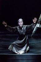 笠井叡迷宮ダンス公演「高丘親王航海記」より。（撮影：守屋友樹）