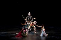 笠井叡迷宮ダンス公演「高丘親王航海記」より。（撮影：守屋友樹）