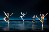 笠井叡迷宮ダンス公演「高丘親王航海記」より。（撮影：守屋友樹）