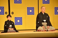 左から堀越勸玄、市川海老蔵。