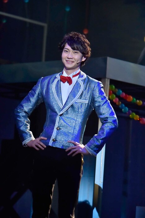 高崎俊吾演じるアッシャー。（撮影：鏡田伸幸）