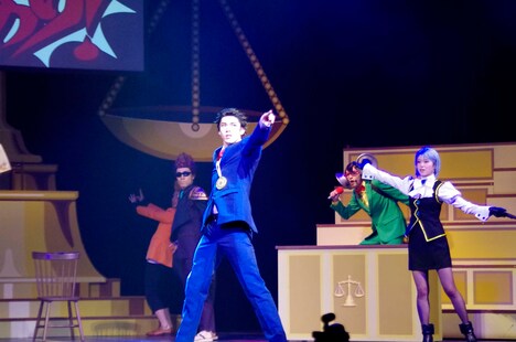 舞台「逆転裁判 -逆転のGOLD MEDAL-」より。