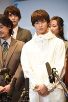 白石隼也（前列右）