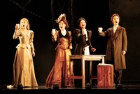 ミュージカル「ラブ・ネバー・ダイ」より。（撮影：渡部孝弘）