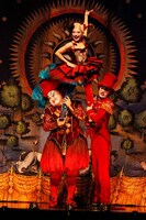 ミュージカル「ラブ・ネバー・ダイ」より。（撮影：渡部孝弘）