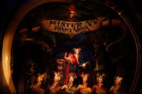 ミュージカル「ラブ・ネバー・ダイ」より。（撮影：渡部孝弘）