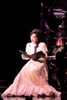 ミュージカル「ラブ・ネバー・ダイ」より。（撮影：渡部孝弘）