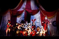 ミュージカル「ラブ・ネバー・ダイ」より。（撮影：渡部孝弘）