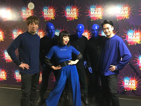 ブルゾンちえみとブリリアンが「ブルーマン」ラスベガス公演を観に行った際の様子。