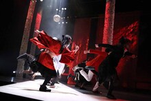 アマヤドリ 2019新作公演「天国への登り方」より。（photo by 赤坂久美）