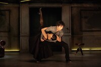 KAAT神奈川芸術劇場プロデュース「出口なし」より。（撮影：大河内禎）