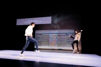 チェルフィッチュ「スーパープレミアムソフトWバニラリッチソリッド」より。（Photo by Hideto Maezawa）