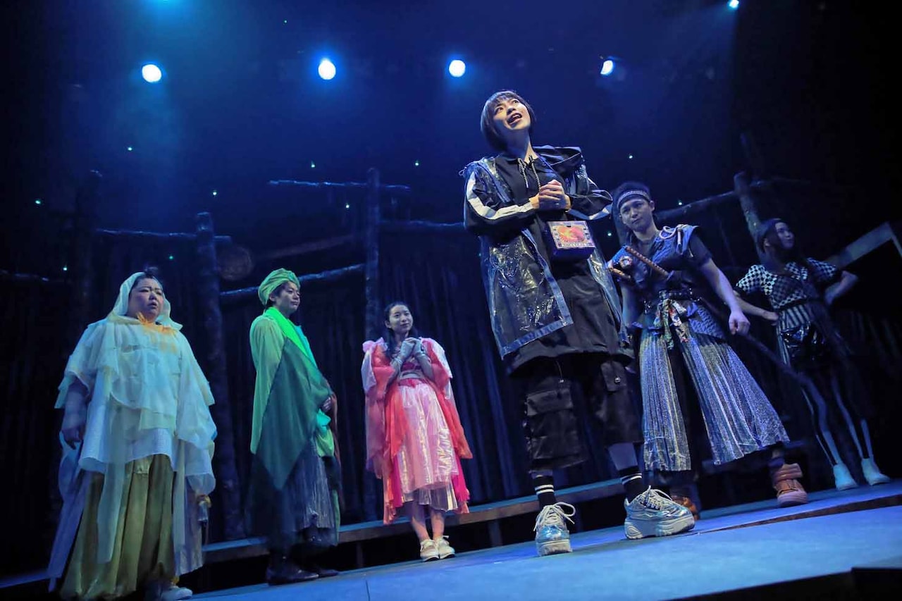 石塚朱莉が男役に挑む、七味まゆ味演出の劇団アカズノマ「夜曲」大阪で開幕