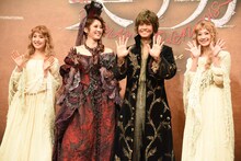 左から衛藤美彩、朝夏まなと、浦井健治、夢咲ねね。