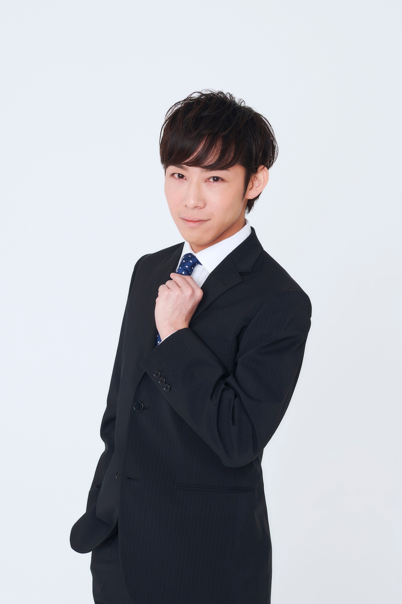 岩井役の葉山昴。