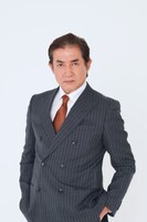 尾高役の田中健。