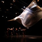 エラ・ホチルド「雄大な大巻伸嗣さんのアートと美しいダンサーたちをぜひ」