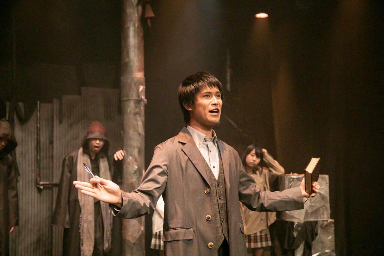 九龍城描く「sublimation」開幕に主演の坂本康太「記憶に少しでも残る作品に」