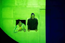 範宙遊泳「うまれてないからまだしねない」より。（撮影：鈴木竜一朗）