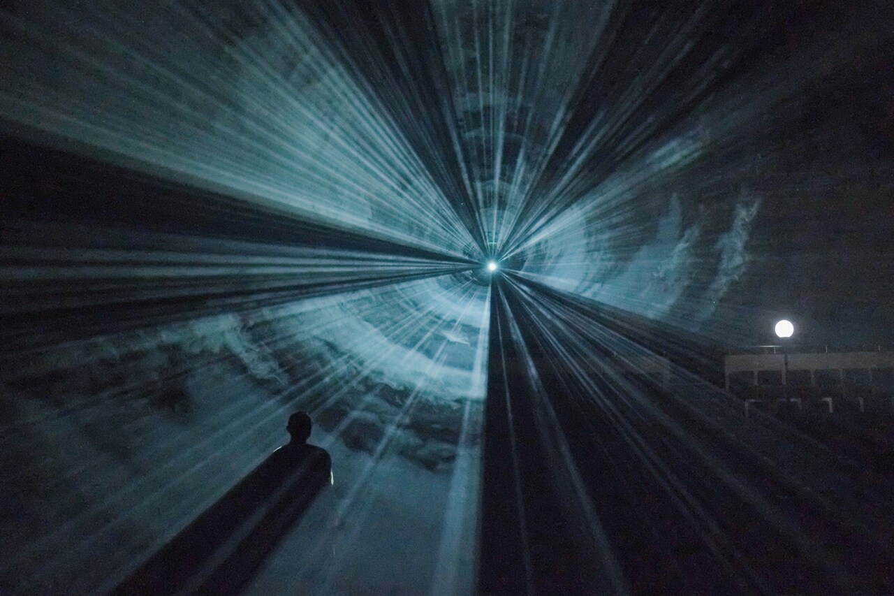 タイのアピチャッポン・ウィーラセタクン「フィーバー・ルーム」が芸劇へ