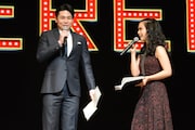 左から吉村崇(平成ノブシコブシ)、ロバータ。