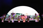 「元禄花見踊り~平成かぶき踊り」パフォーマンスの様子。