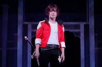 舞台「夢王国と眠れる100人の王子様 On Stage」より。