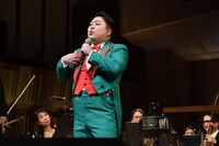 「デビルマン」をイメージした衣装をまとう和田一樹。