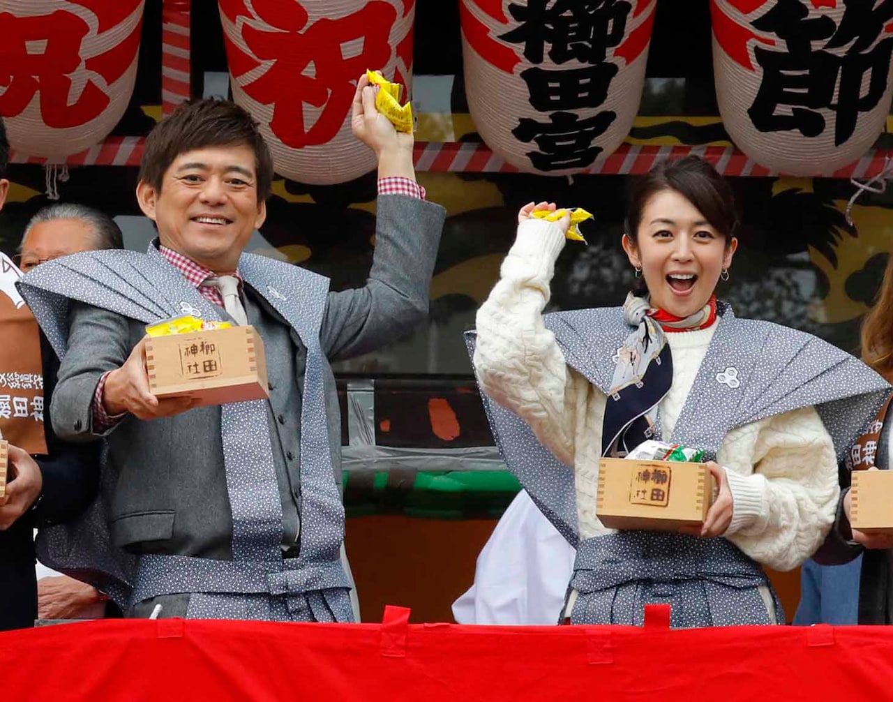 博多華丸、酒井美紀が明太子恵方巻きにかぶりつき「ぜひ、ぎょらんください！」