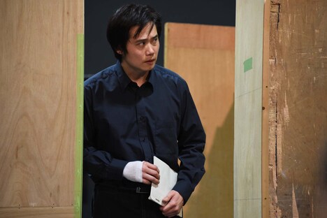 文学座「寒花」稽古より、佐川和正演じる楠木龍生。