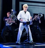 「ブラスト！」過去公演より、石川直（中央）。