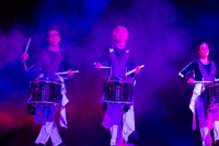 「ブラスト！」過去公演より、石川直（中央）。