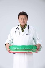 渡辺徹扮する医師・伊良部。