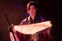 舞台「SORAは青い」より。（撮影：渡辺慎一）